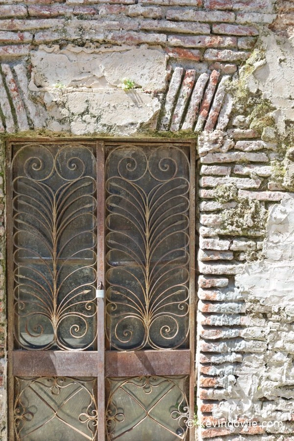 Rusted doors, Recoleta