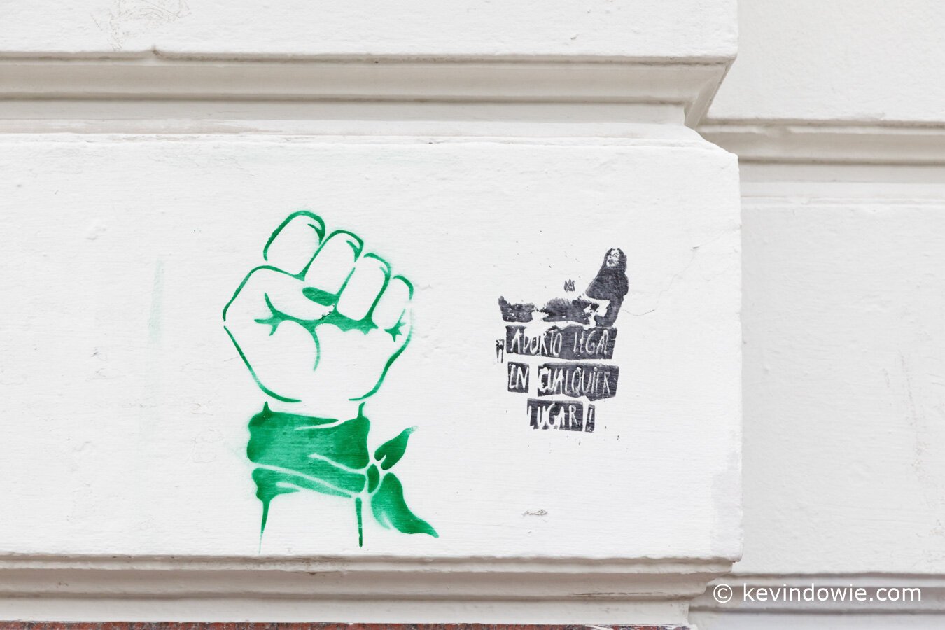 green scarf graffiti Buenos Aires
